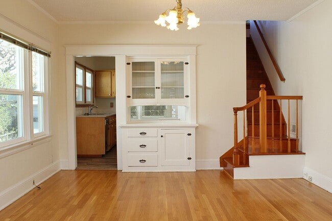 Building Photo - 3006 NE 66th Ave