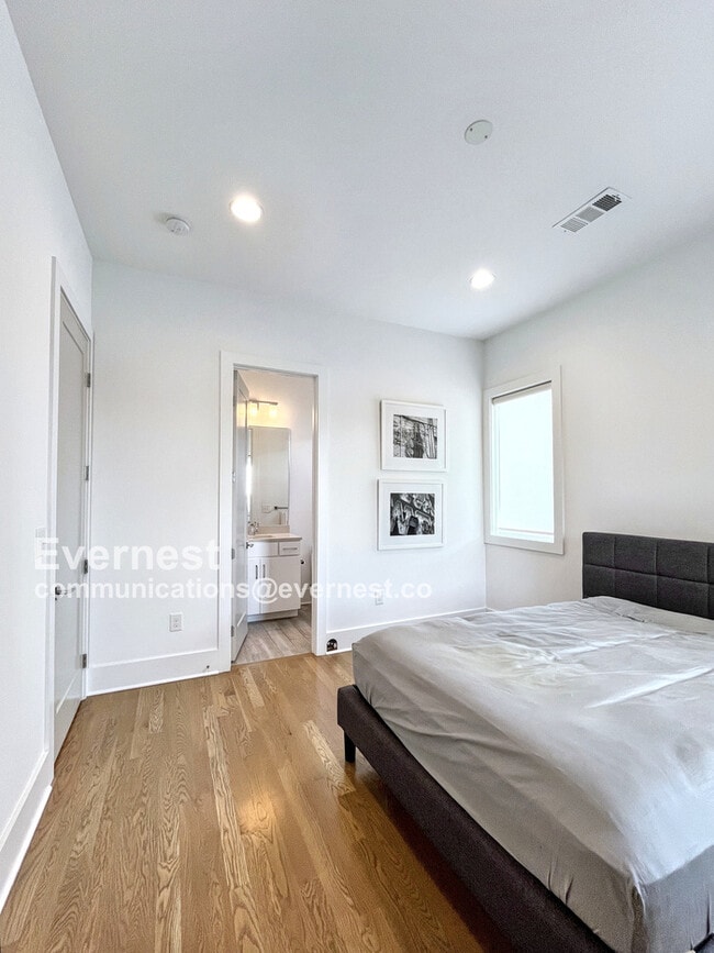 Building Photo - 118A Fern Ave