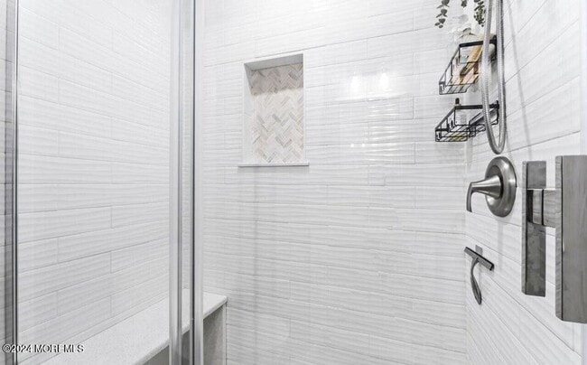 Building Photo - 15 Weller Pl