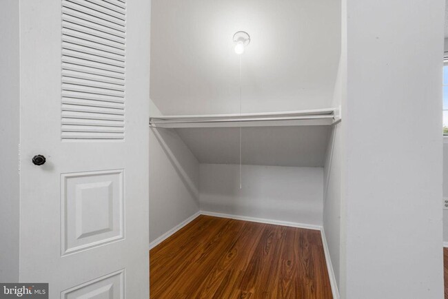 Building Photo - 6 Van Buren Pl