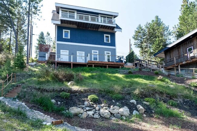 Building Photo - 402 N Foys Lake Dr