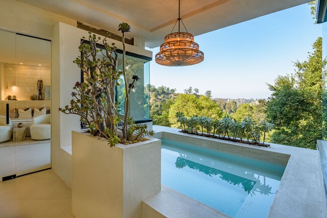 Building Photo - 8896 Lookout Mountain Ave