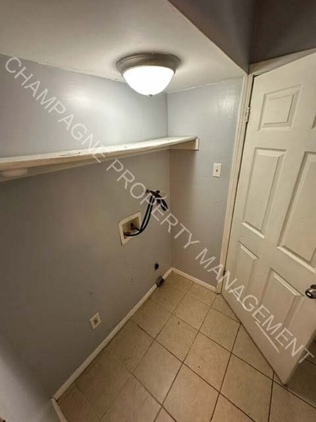Building Photo - Single Family Home in Ruskin - All Voucher...