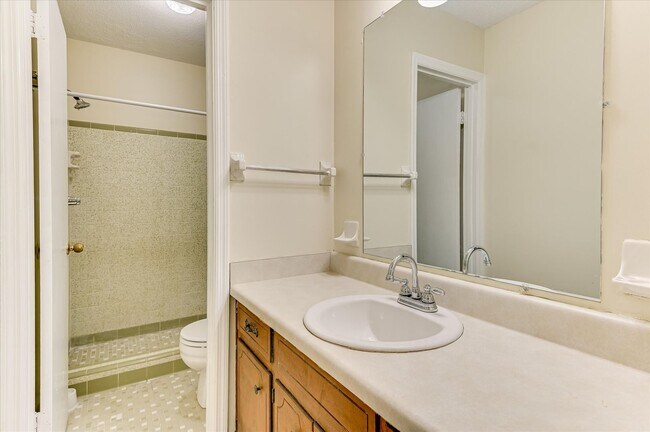 Building Photo - 4532 Hillside Dr
