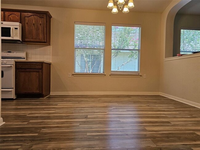 Building Photo - 5605 Bentsen Ln