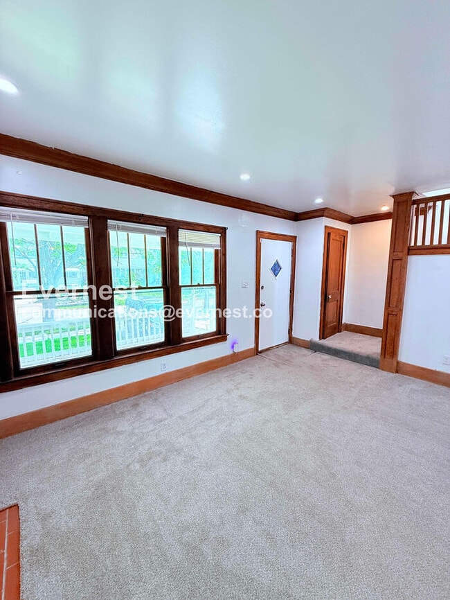 Building Photo - 4 Bed/2 Bath Home with Fenced Yard / Vouchers Accepted / Available Soon!