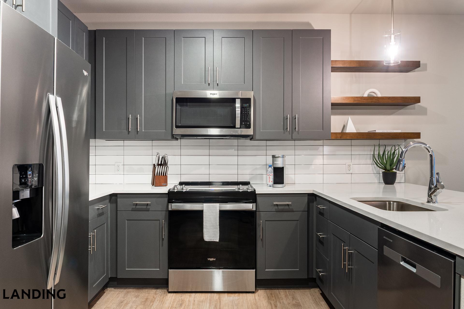 Building Photo - 415 E 2nd St S