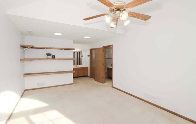 Building Photo - 437 Village Creek Dr