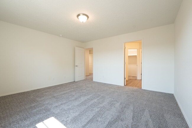 Building Photo - NEW TOWNHOME!!!!!!!