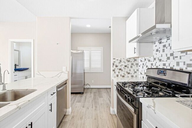 Building Photo - Charming 3-Bedroom Home with Modern Updates & Easy-Care Backyard