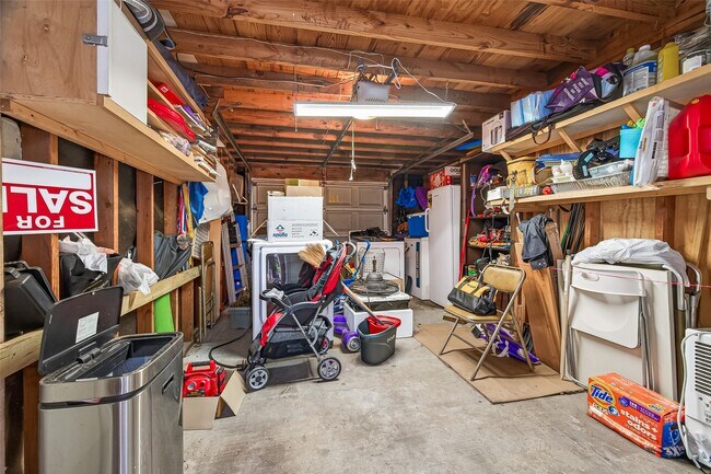 Building Photo - 12705 Huntingwick Dr