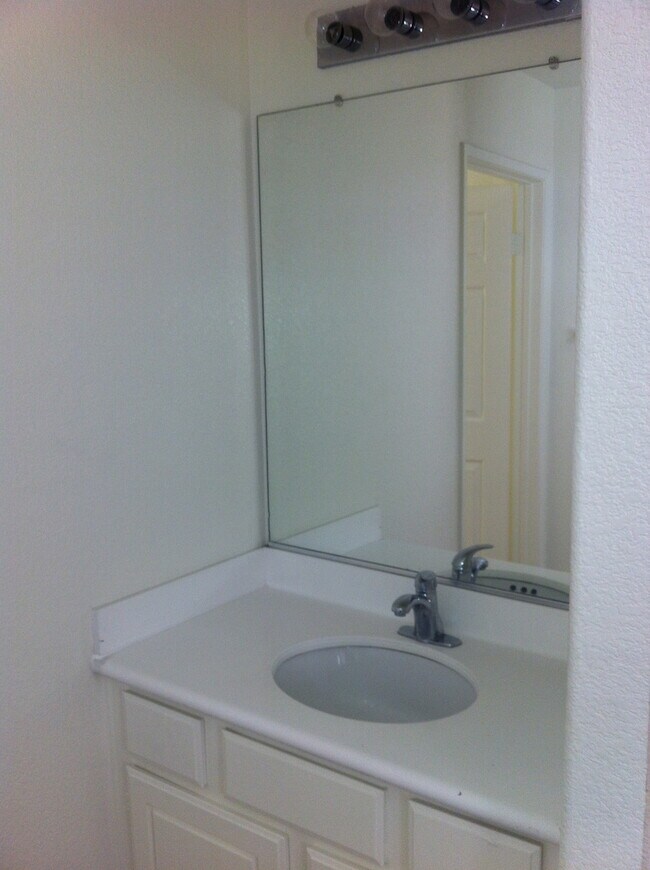 Building Photo - Beautiful 4 bedroom home in Eagle Ranch!