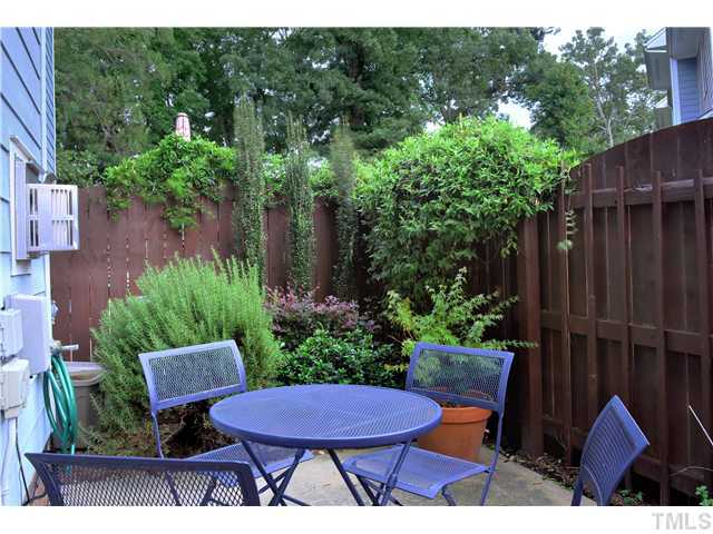 fenced patio - 1106 Bungalow Park Dr