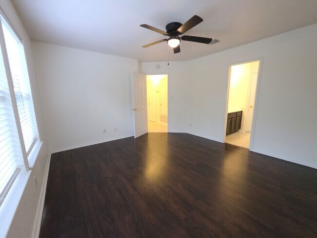 Building Photo - 1600 Hollow Tree Blvd