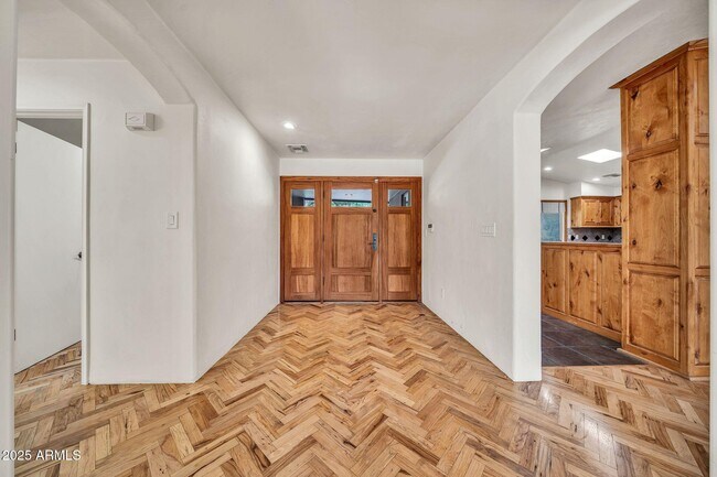 Building Photo - 4531 E Quartz Mountain Rd