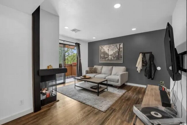 Building Photo - 6881 S Countrywoods Cir