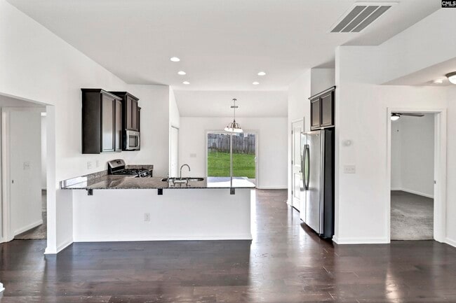 Building Photo - 357 Finch Ln