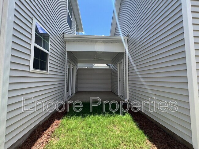 Building Photo - 284 White Oak Gdn Wy