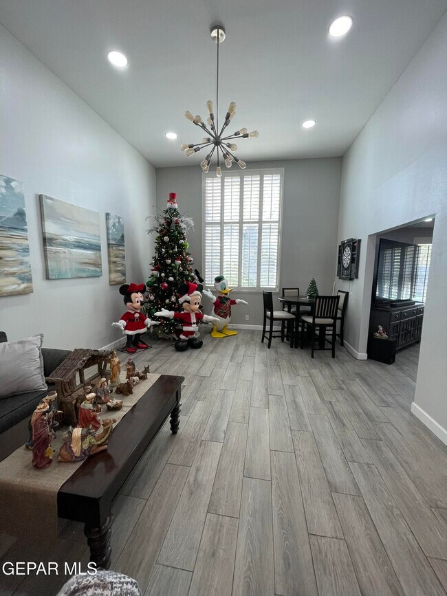 Building Photo - 10024 Fenway Dr