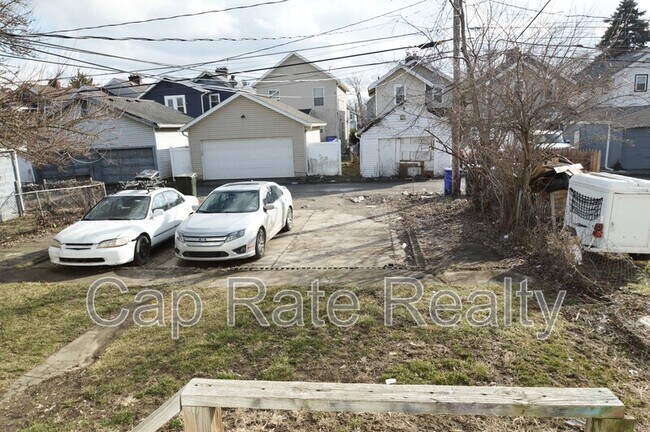 Building Photo - 1111 E 22nd Ave