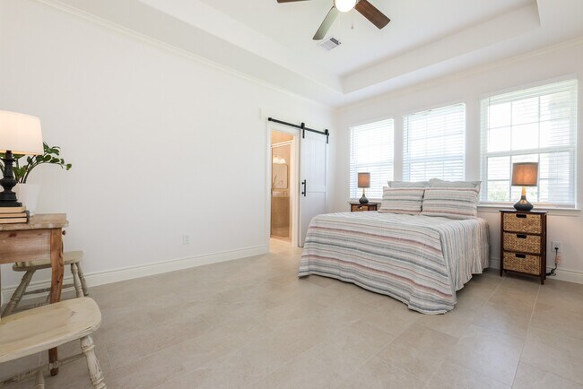 Building Photo - 2303 Cunningham Dr