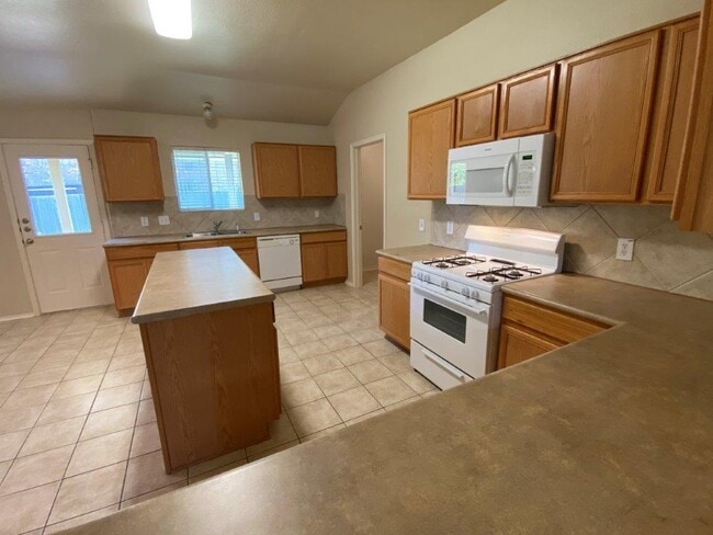 Building Photo - 132 Dove Song Dr