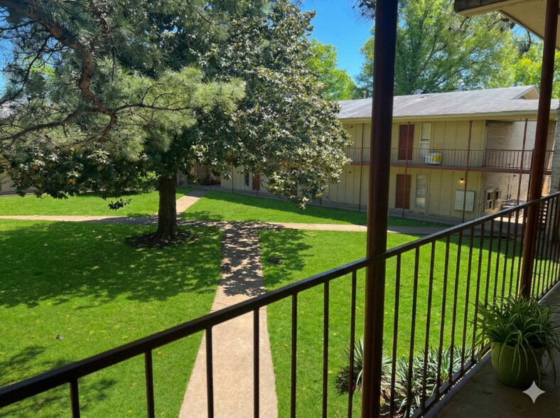 Building Photo - 888 Kerr Ave