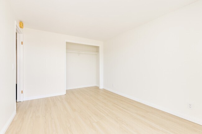 Building Photo - 2542 Date St