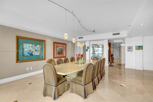 Building Photo - 5959 Collins Ave
