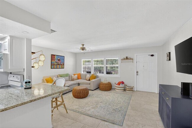 Building Photo - 650 Pinellas Point Dr S