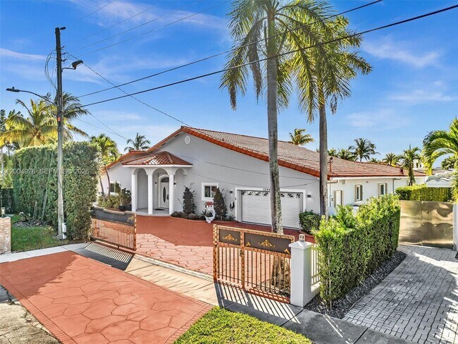 Building Photo - 12904 Banyan Rd