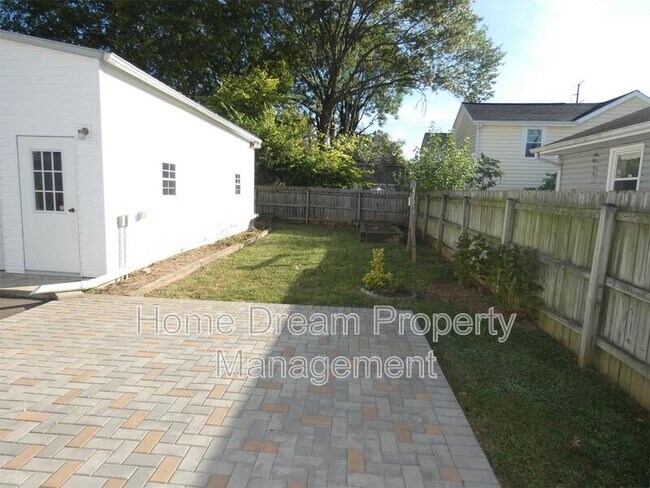 Building Photo - 2623 Van Buren St