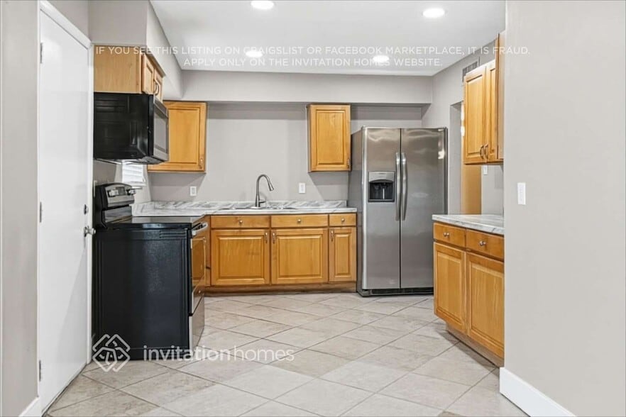 Building Photo - 7005 N 76th Dr