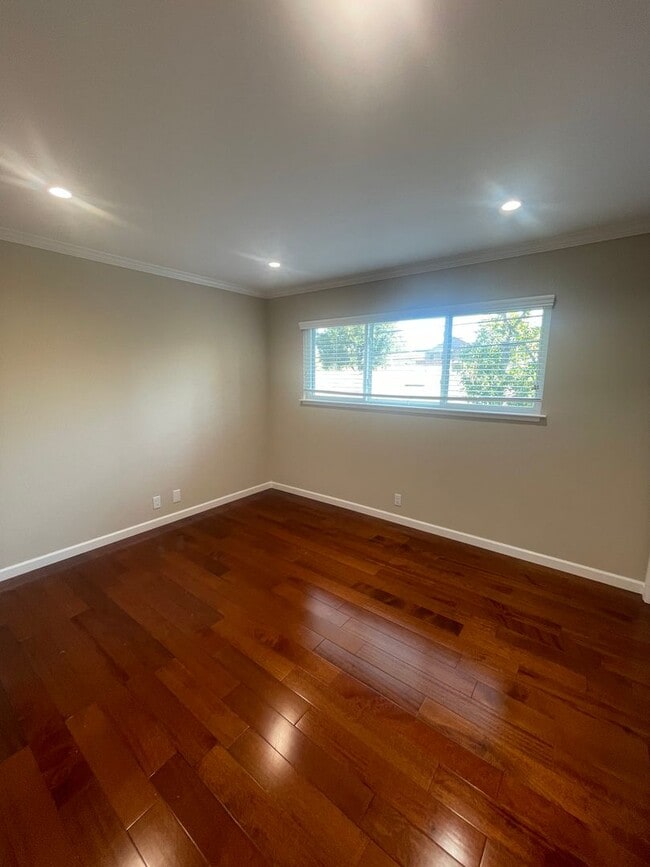 Building Photo - 1249 Hoover St