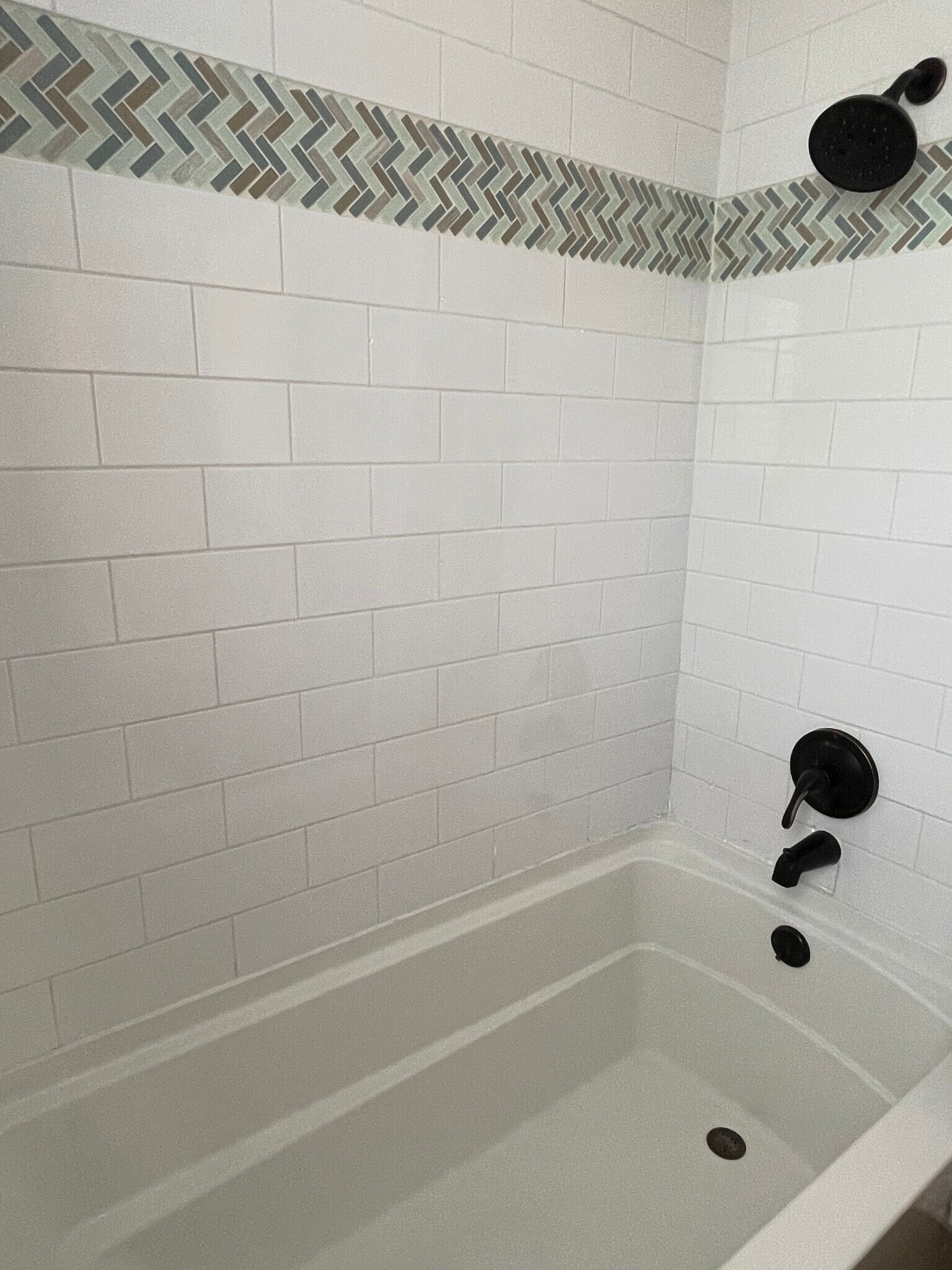 Deep soak tub in master bathroom - 6717 Tulsa Cove