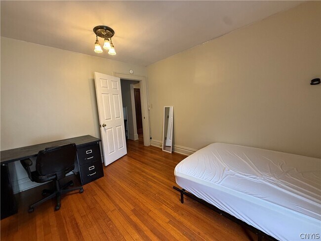 Building Photo - 936 Lancaster Ave