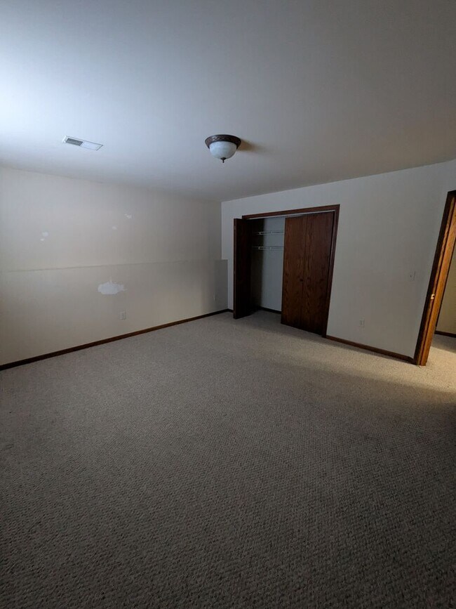 Building Photo - 3381/3383 Bridlewood Dr