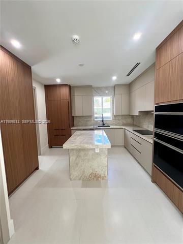 Building Photo - 7850 SW 67th Ave