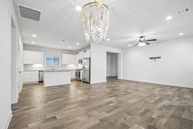 Building Photo - 10213 Forest Grove Dr