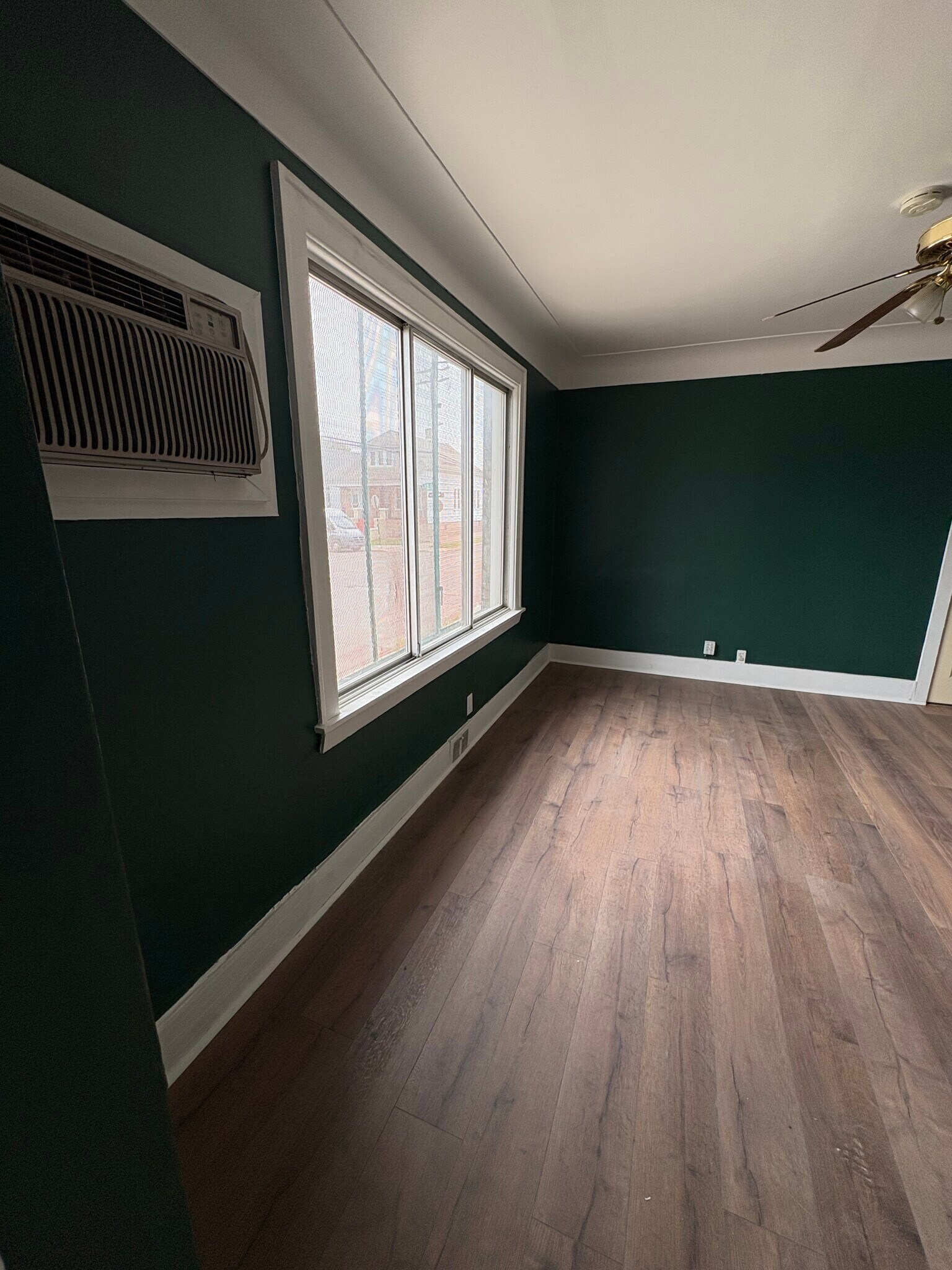 Building Photo - 3983 Talbot St