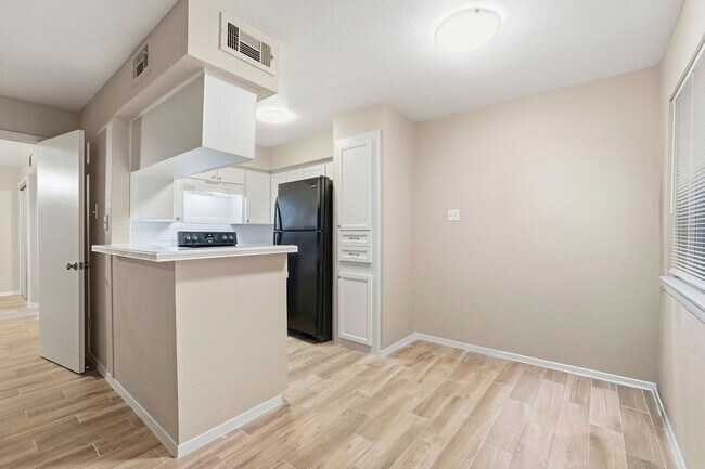 Building Photo - 309 Stratford St