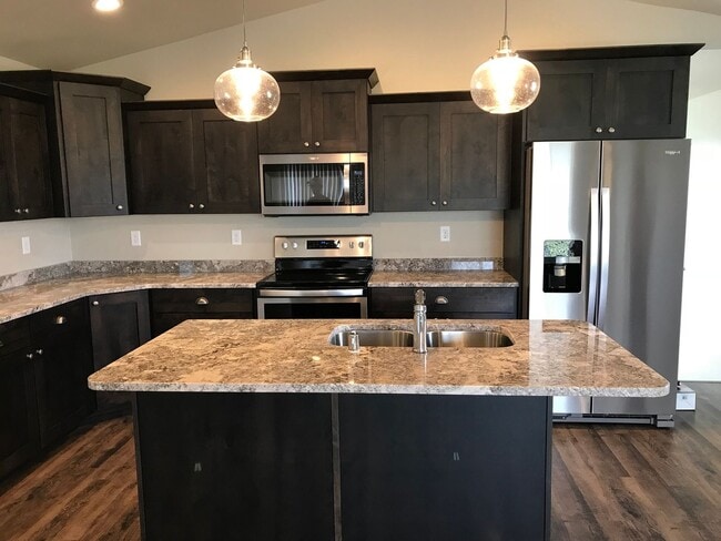 Building Photo - 4 bed 3 bath Single Family Home