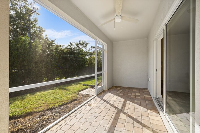 Building Photo - 3 Bedroom Townhome in North Naples communi...