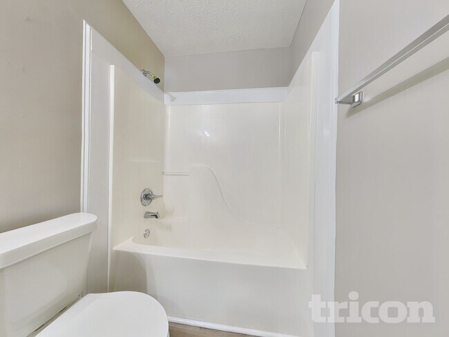 Building Photo - 225 Victoria Blvd