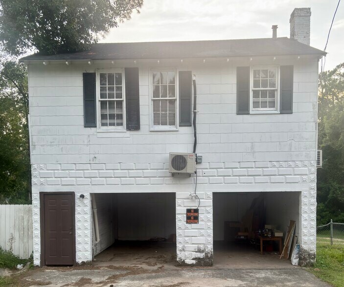 Building Photo - 422 4th St SW
