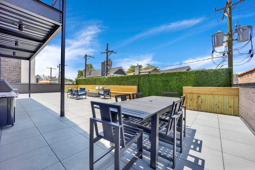 Building Photo - 4918 N Lincoln Ave