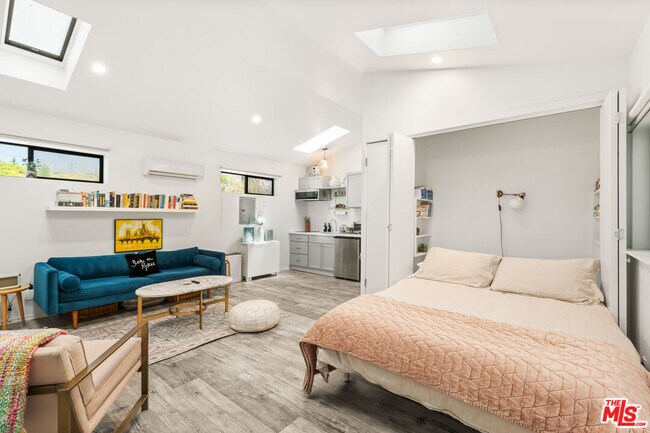 Building Photo - 3744 Buena Park Dr