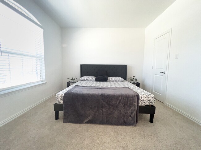 Building Photo - 2533 Olvera Ct