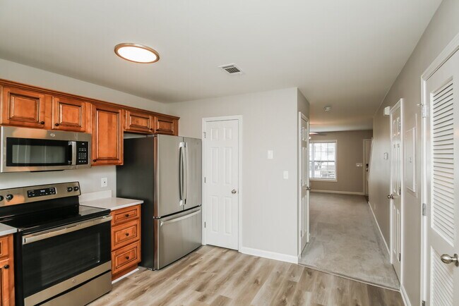 Building Photo - 409 W I Pky