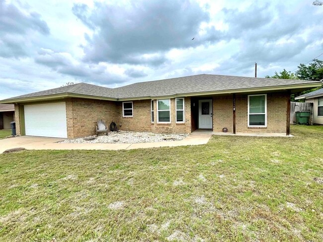 Building Photo - 2114 Selma Dr